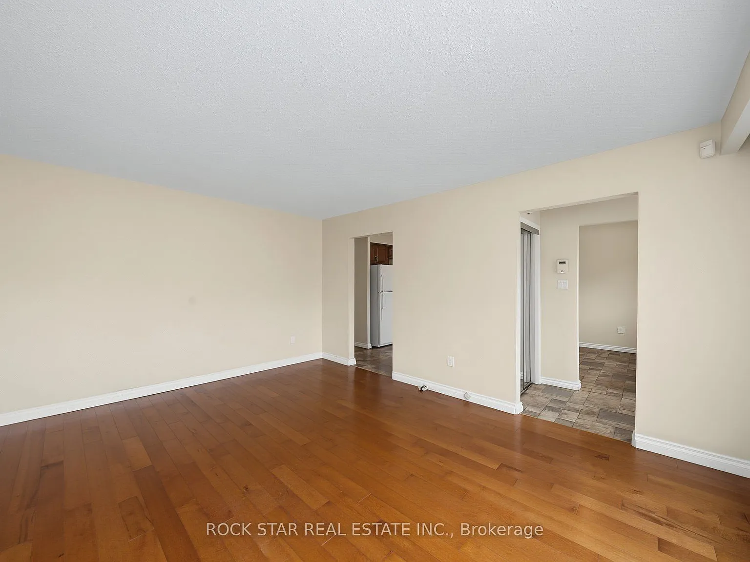 3 bed, $2,300 — Photo 4