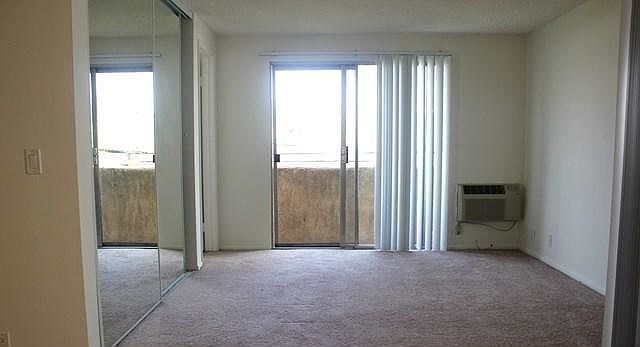 2nd image of 700 W Knoll Dr APT 301