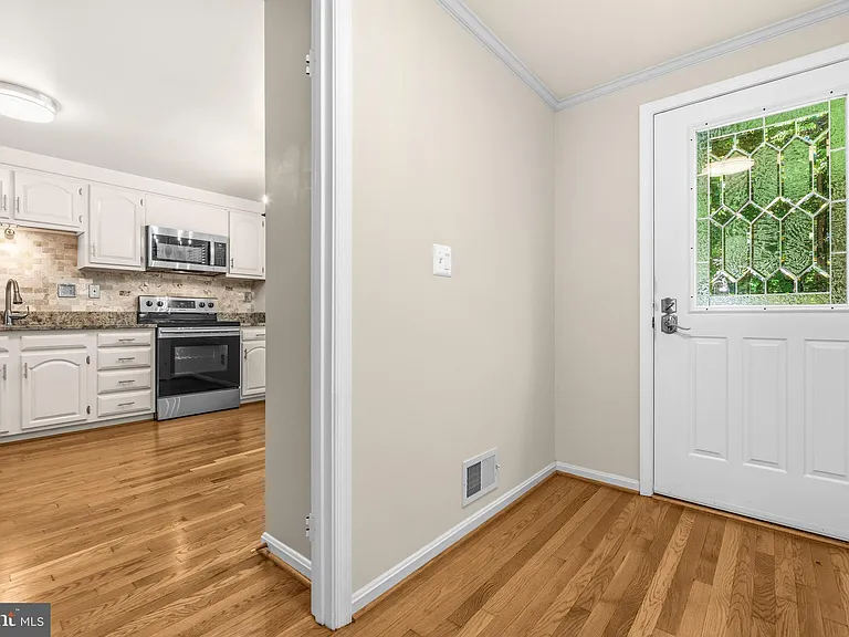 8931 Park Forest Dr — Photo 6