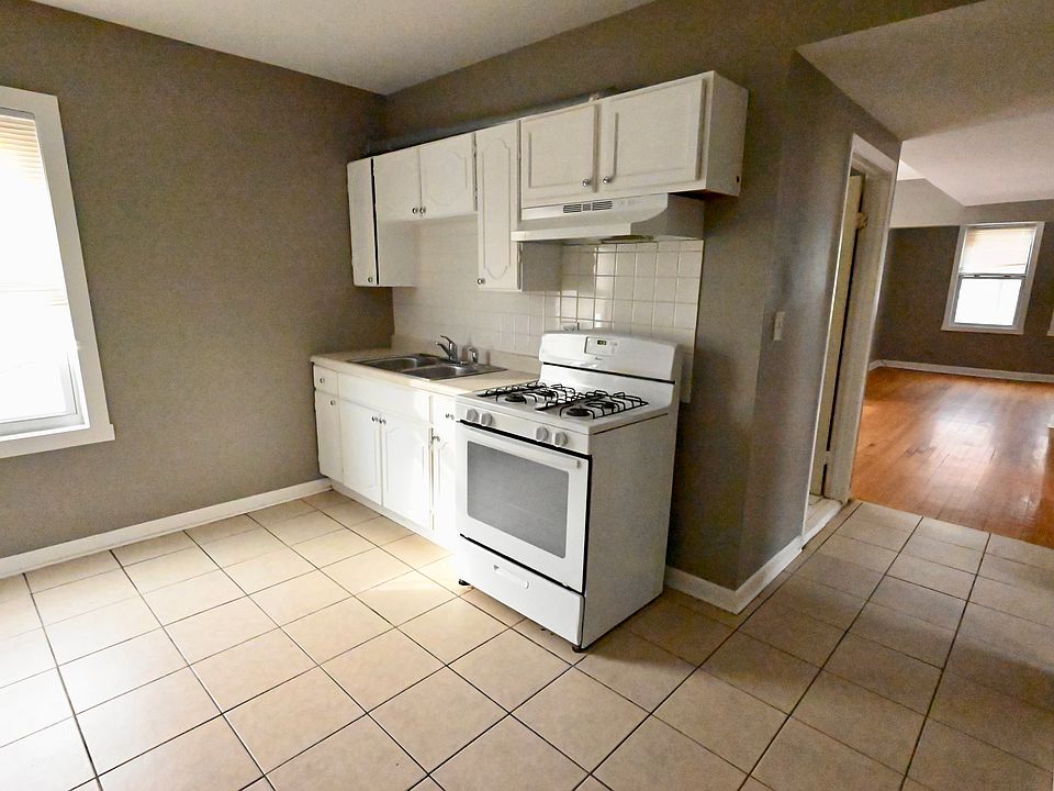 1st image of 2127 N Kilbourn Ave #2