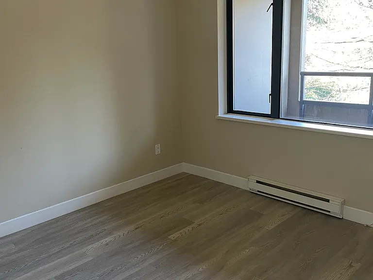3528 Vanness Ave — Photo 50