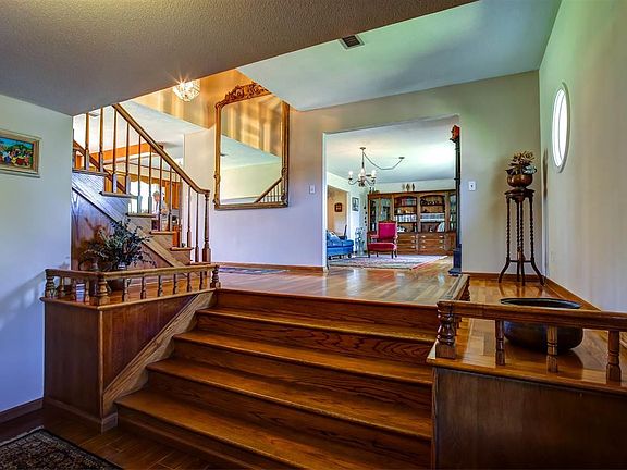 3rd image of 8865 Thunderbird Dr