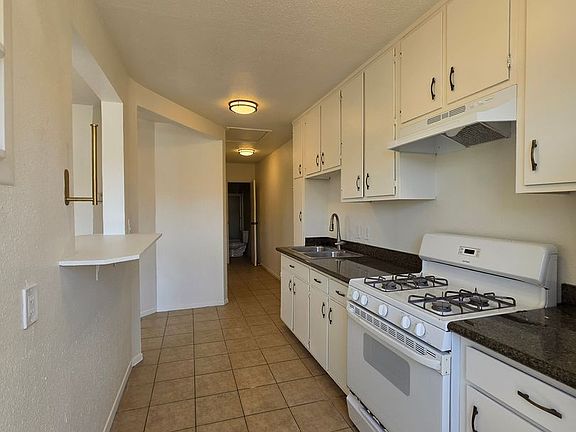 4th image of 4236-4238 Ingraham St #4236