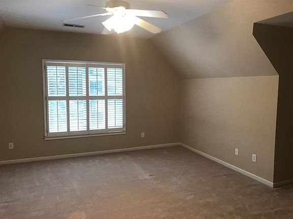 2nd image of 828 Harvest Brook Dr