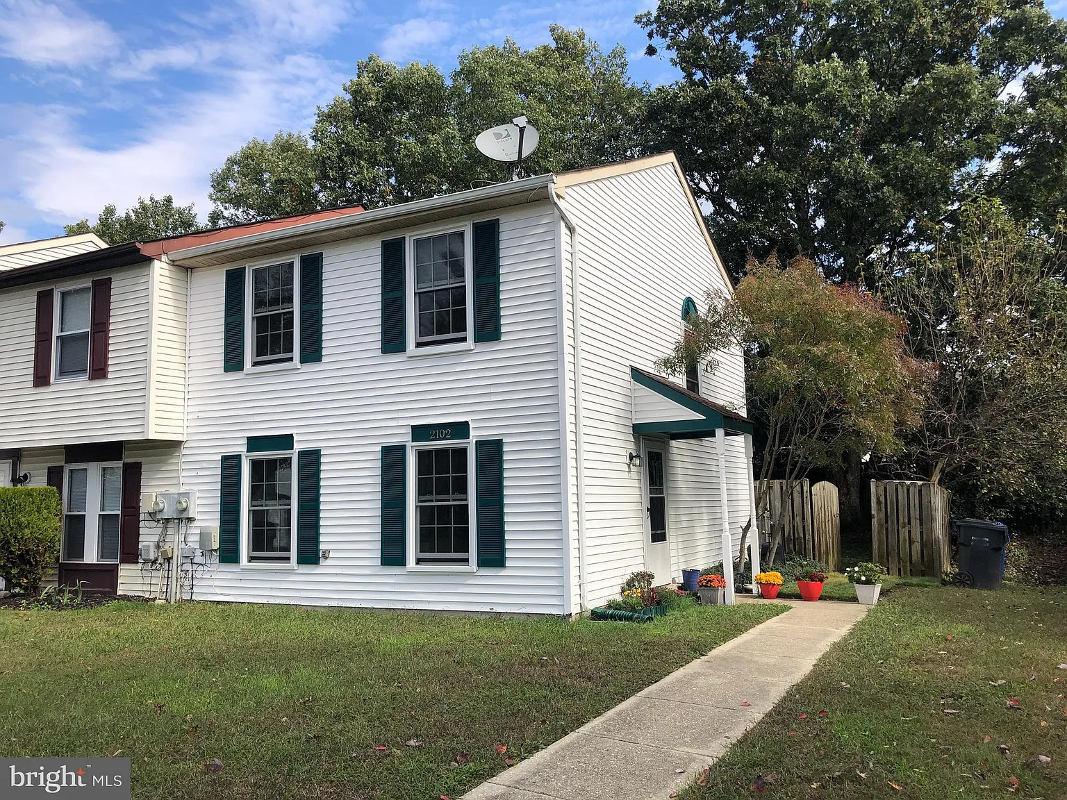 2102 Tanglewood Dr photo 1