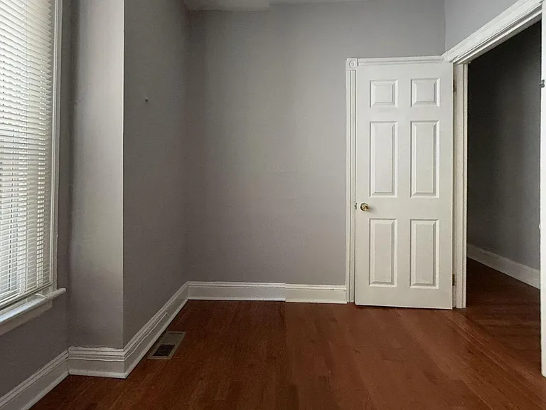 459 Winona St — Photo 4