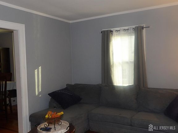 5th image of 1657 W 3rd St