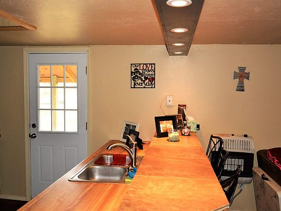 Breakfast Bar with Overhead 