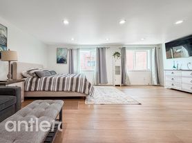 1621 S Sherbourne Dr