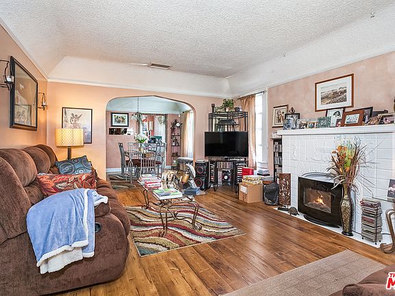 4th image of 1429 W 61st St