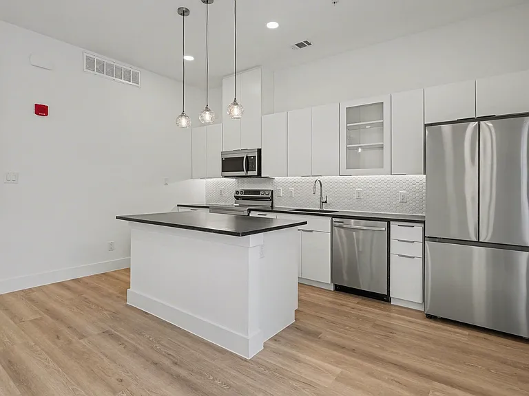 2217 N Fitzhugh Ave #202 — Photo 13