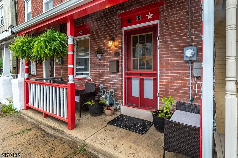 76 Coryell St
