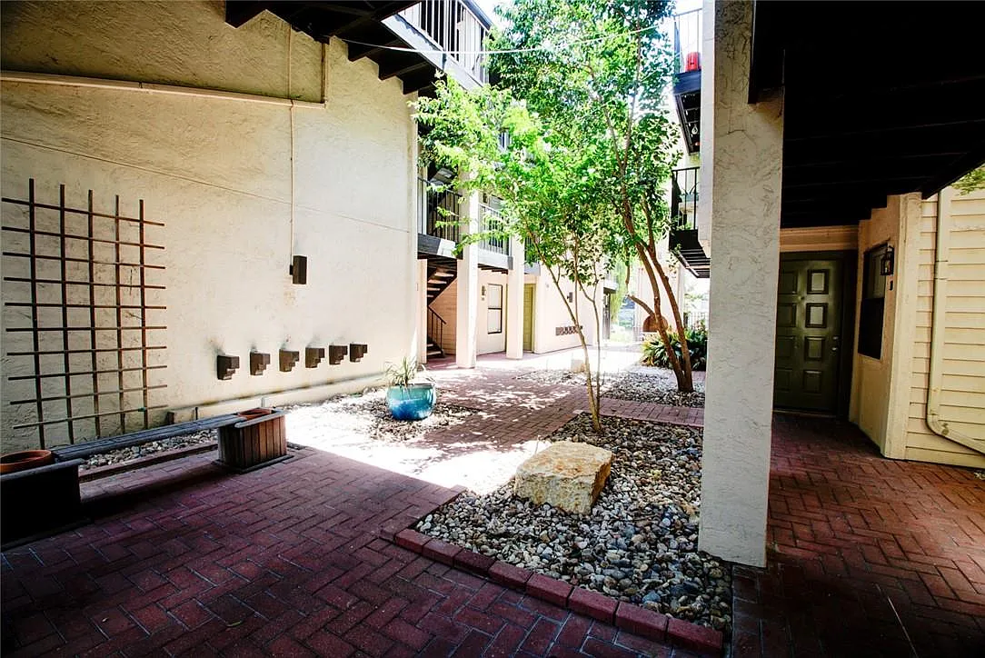 1 bed, 1.0 bath, 450 sqft, $1,095 — Photo 3