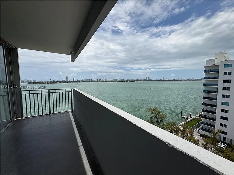 7545 E Treasure Dr #9H — Photo 26