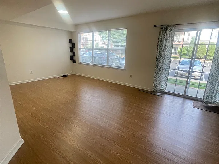 1503 Plymouth Rd — Photo 8