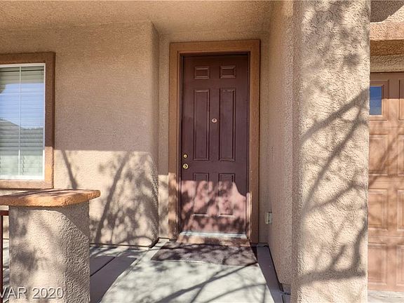 2nd image of 1016 E Hammer Ln