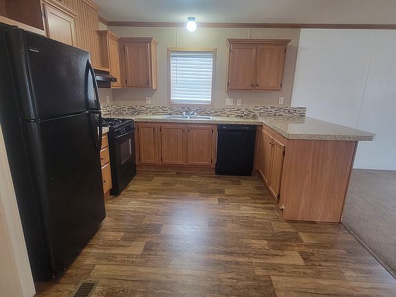2nd image of 228 Golfview Ct #210