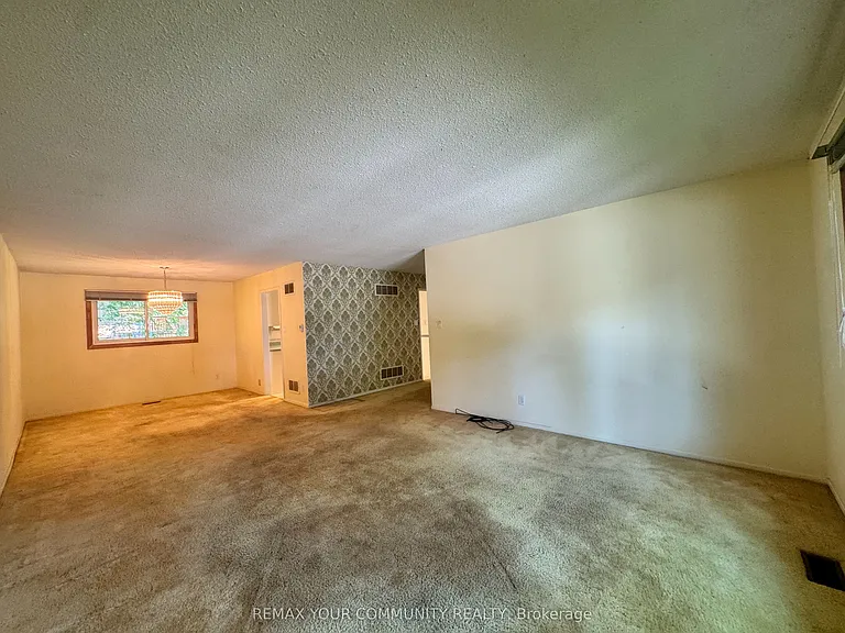 2063 Waters Edge Dr — Photo 5