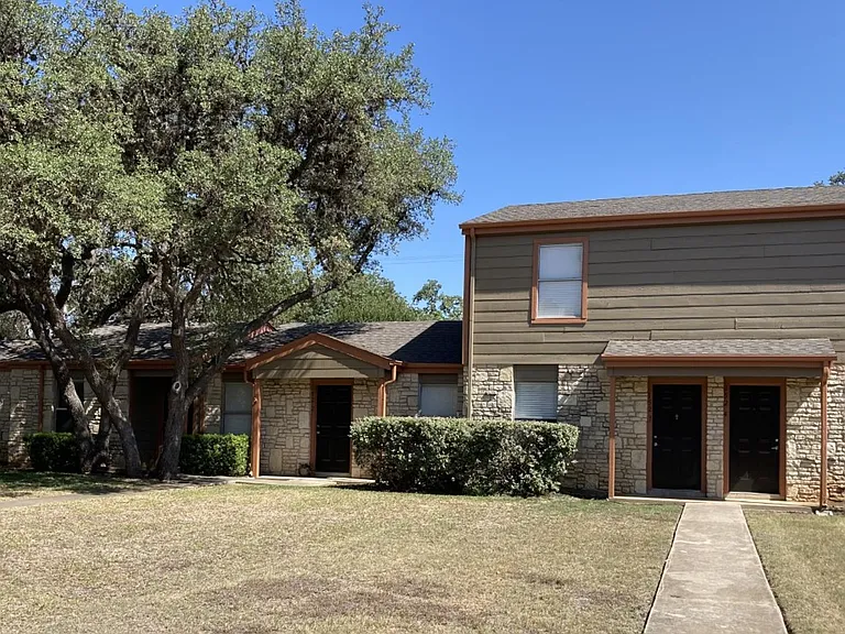 Boerne Townhomes — Photo 25