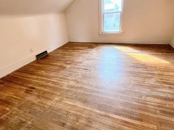 104 Sycamore St, 104 Sycamore St #B, La Porte City, IA 50651