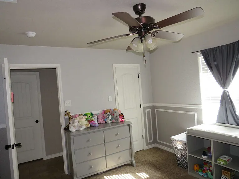 9805 Kaitlyn Dr — Photo 17