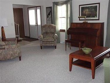 2nd image of 2948 Meadow Ln