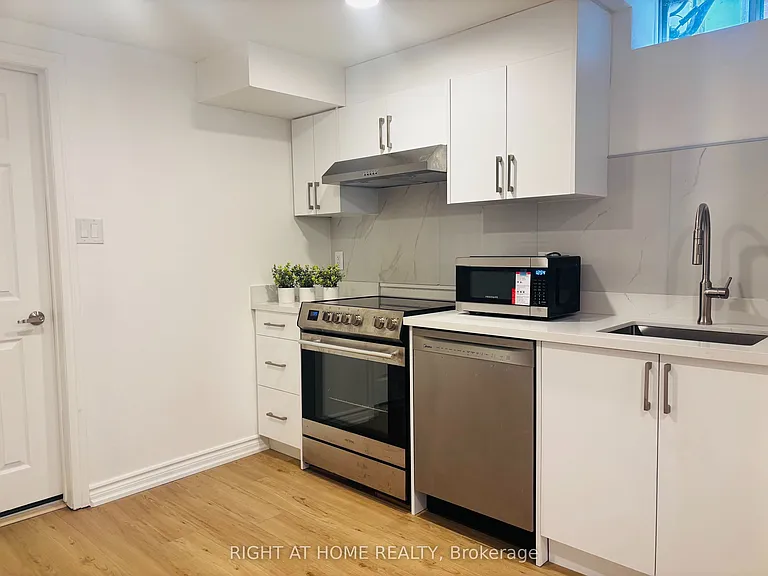 1220 Grandview Dr #BASEMENT — Photo 7