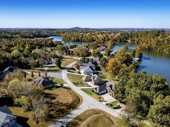 1820 Crazy Horse Dr, Maryville, TN 37801