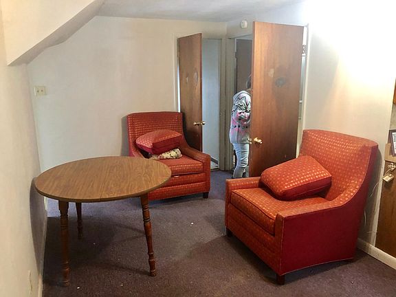 3rd image of 1001 Locust Ave APT 3