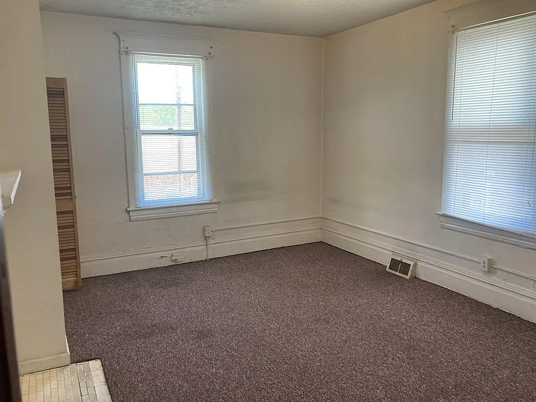 212 Grand St — Photo 17