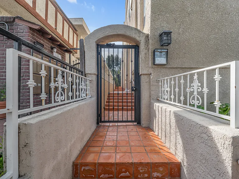 14234 Dickens St #3 — Photo 38