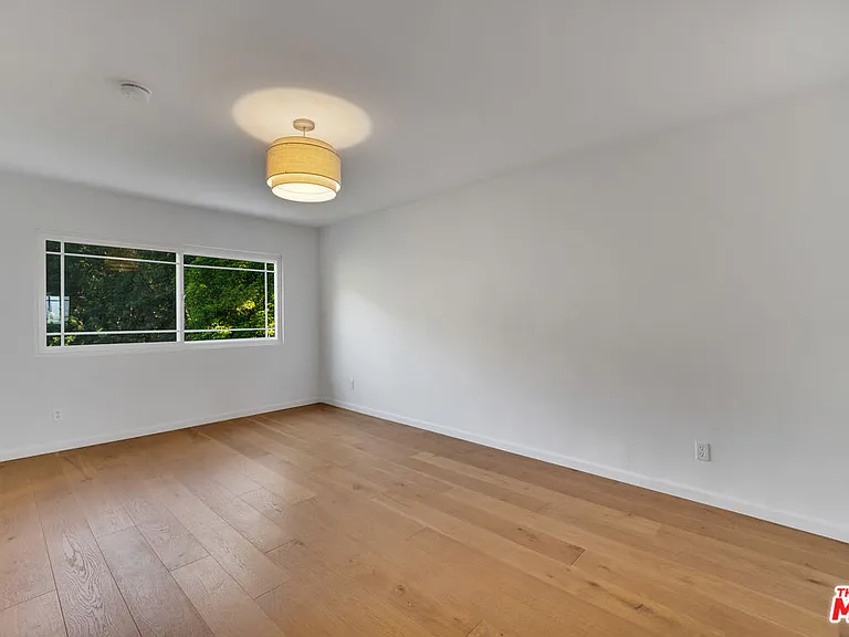 1758 Clear View Dr — Photo 17
