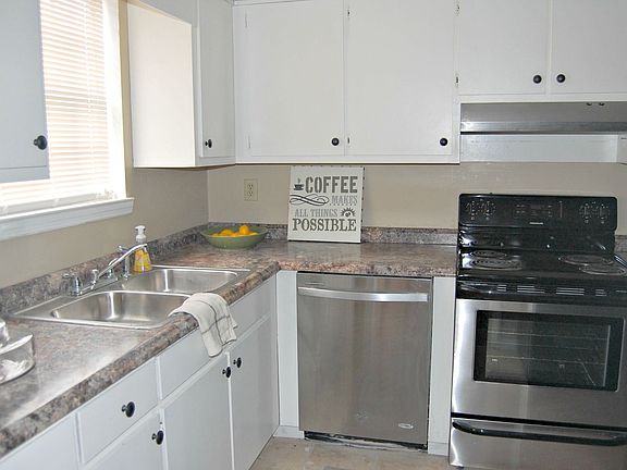 3rd image of 202 Hillsboro Ln