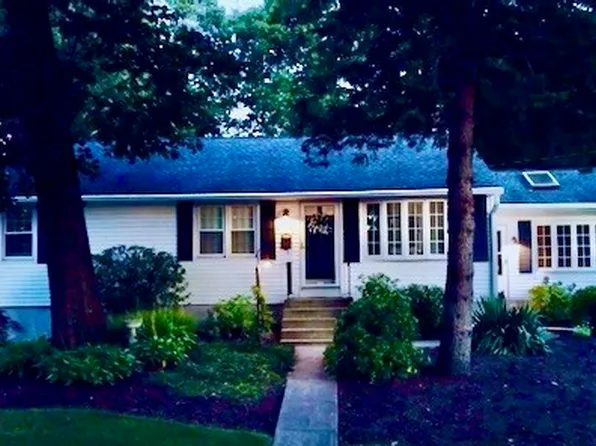 35 Alpine St, Millbury, MA 01527