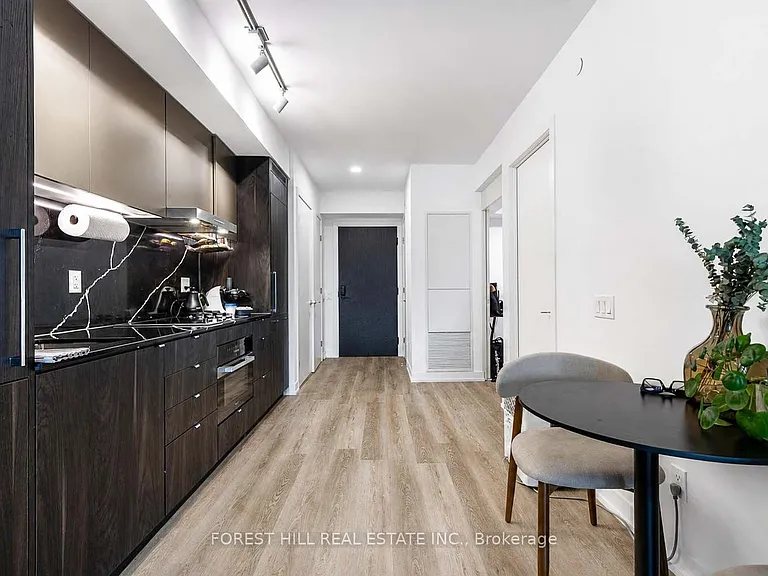 771 Yonge St W #601 — Photo 12