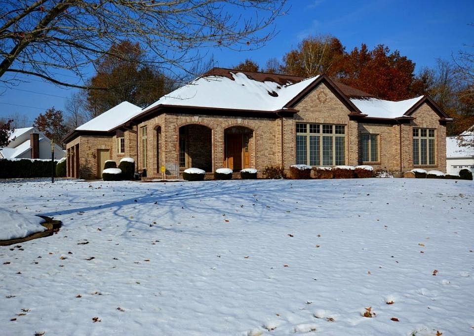 1st image of 60773 Whispering Hills Dr