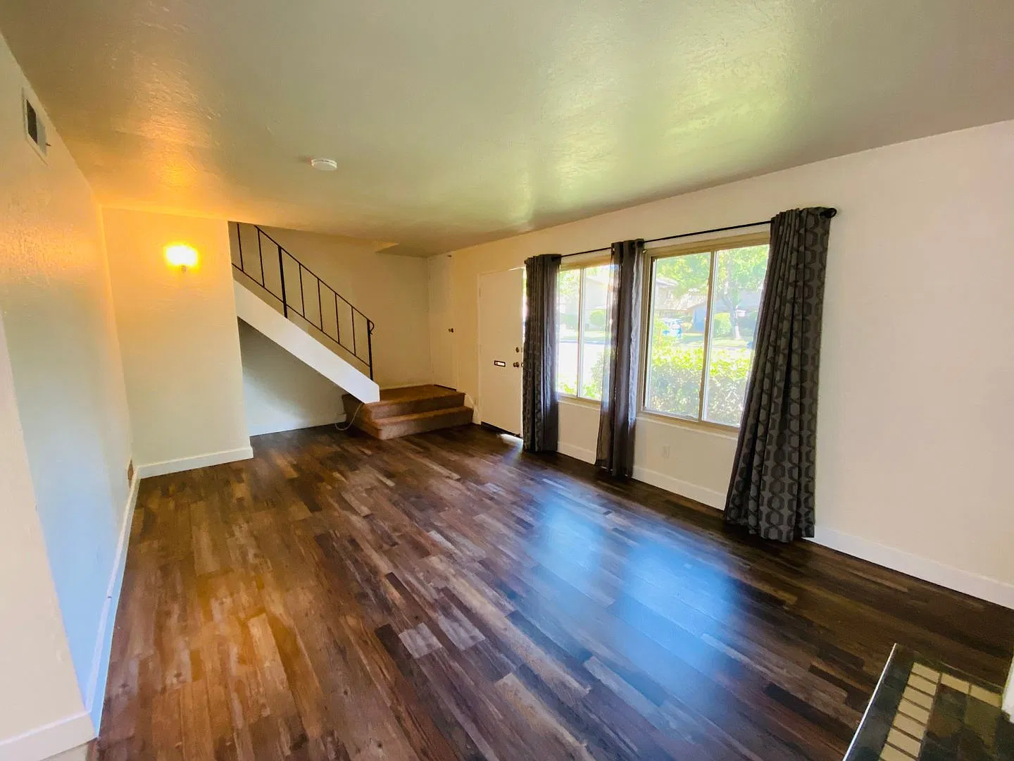 Delightful La Riviera Townhome — Photo 3