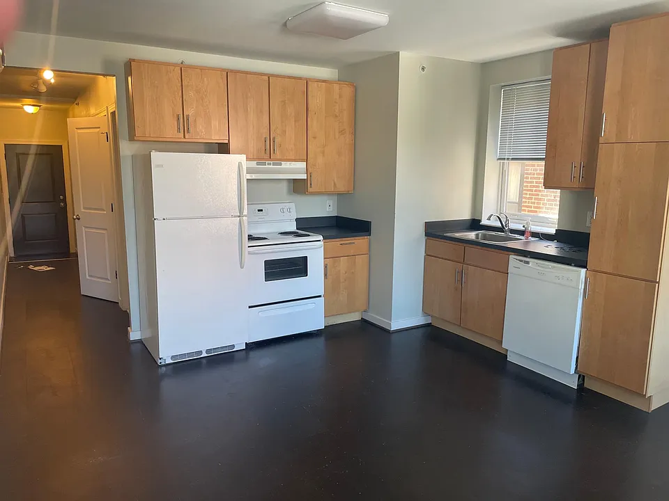 916 Saint Paul St #2B
