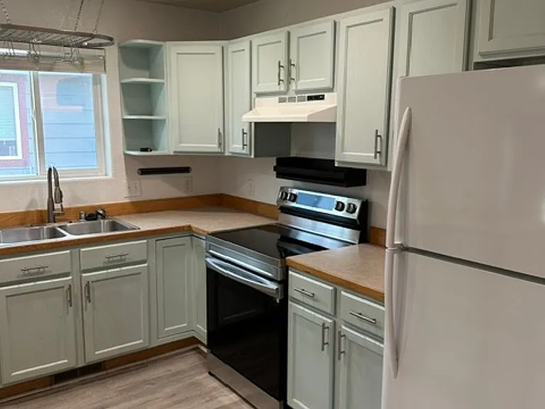 2302 Leo Ave — Photo 4