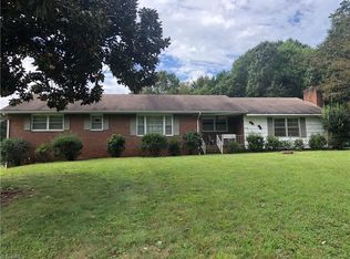 7060 Robinhood Rd, Pfafftown, NC 27040