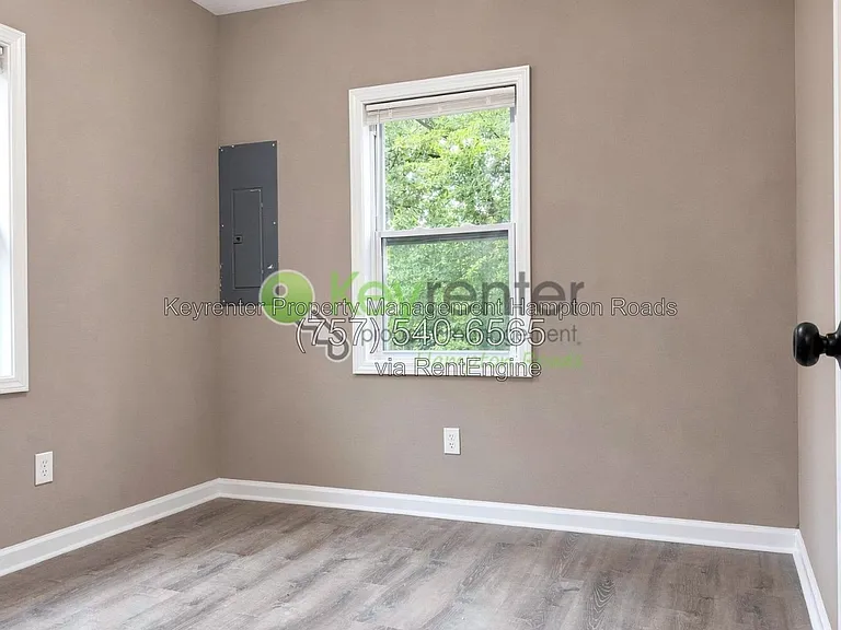 4909 Killam Ave — Photo 6
