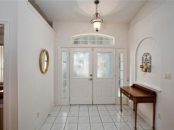 5th image of 2401 Gables Dr