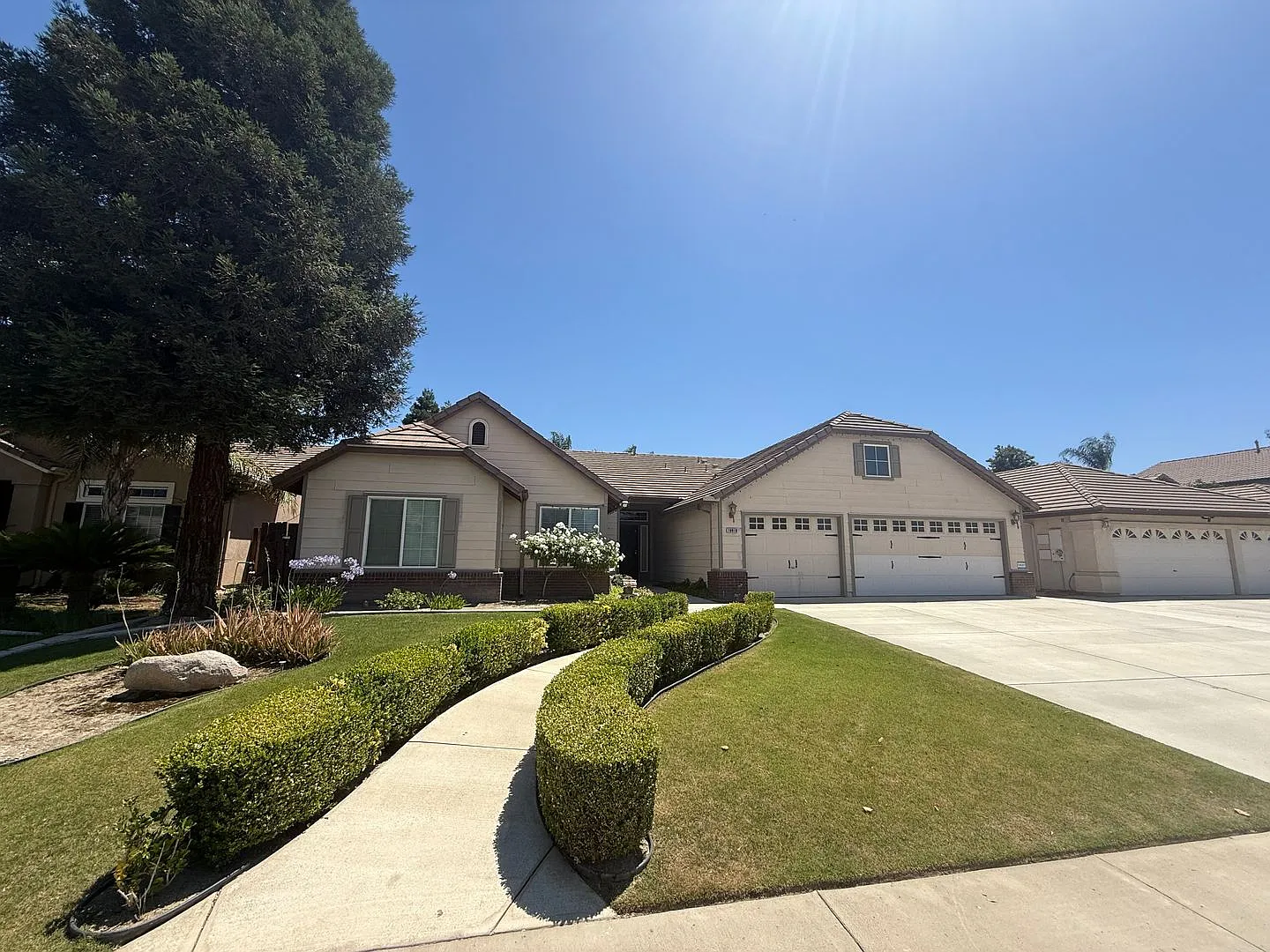 Beautiful 4 Bedroom, 3 Bathroom Home with Enclosed Patio & Stunning Backyard — Photo 1