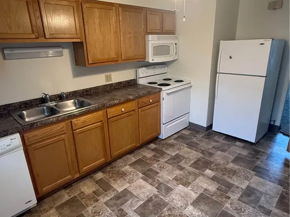 1813 13 1/2 St S APT 3, Fargo, ND 58103