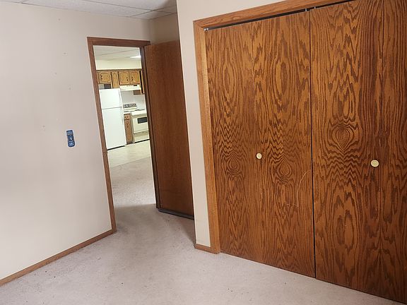 5th image of 413 S Rum River Dr