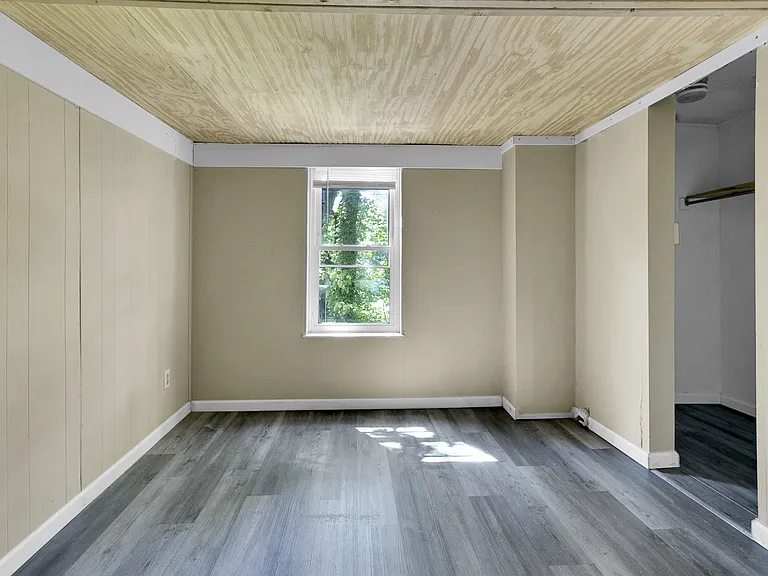 356 Stewart St — Photo 9