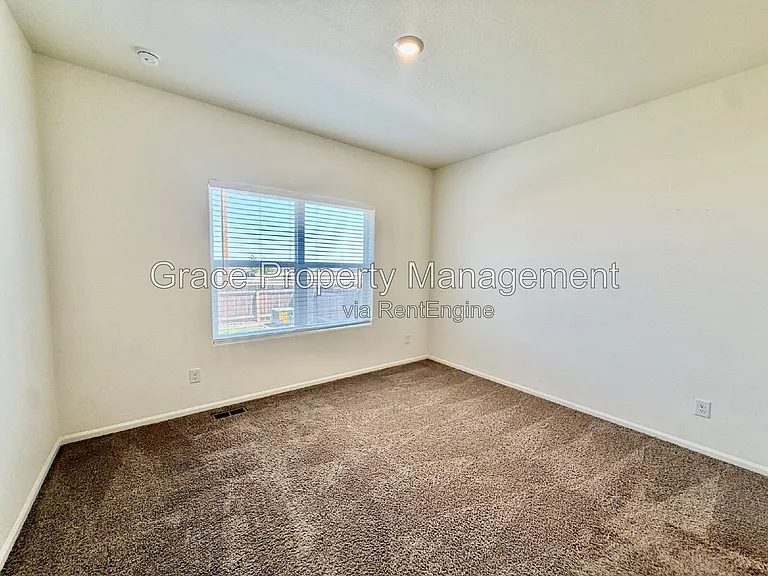 524 Jordan St — Photo 13