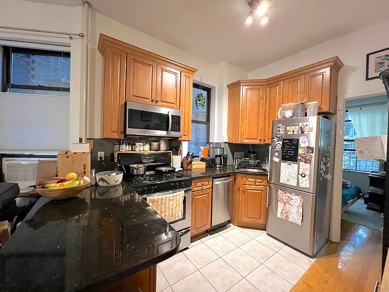 157 W 80th St #2B — Photo 3