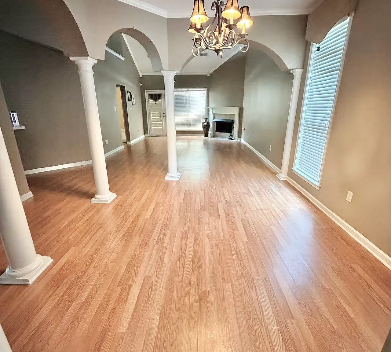 3 bed, 2.5 bath, 2105 sqft, $1,995 — Photo 2