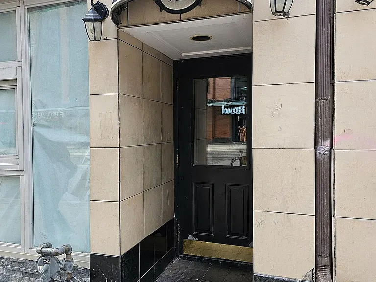524 Yonge St #201 — Photo 20